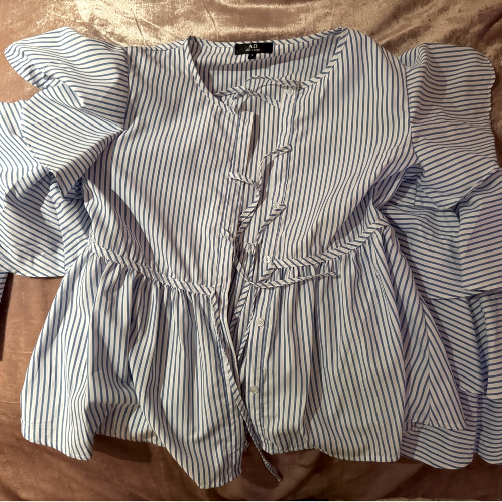 STRIPED TOP / RUFFLES